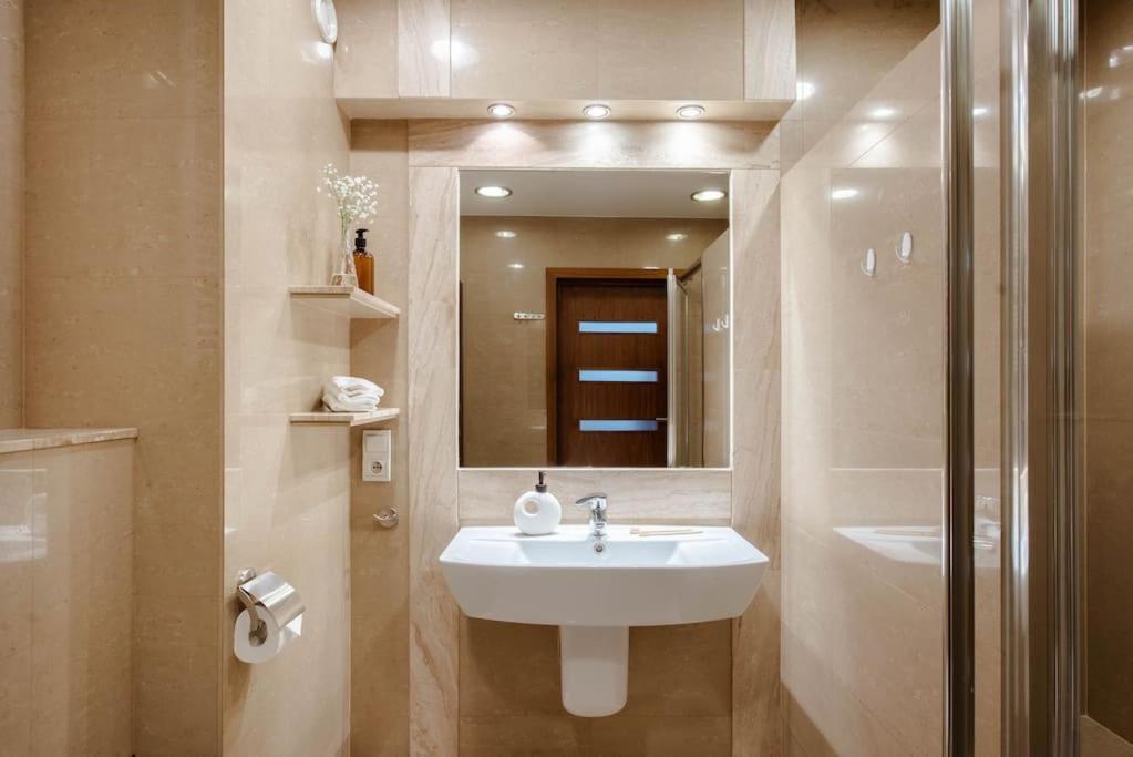 Wygodny Apartament Przy Dworcu Krakau Exterior foto